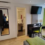 Hotel Gaestehaus Stock Zimmer Brotkoerble